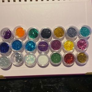 selling glitter a pack of 21